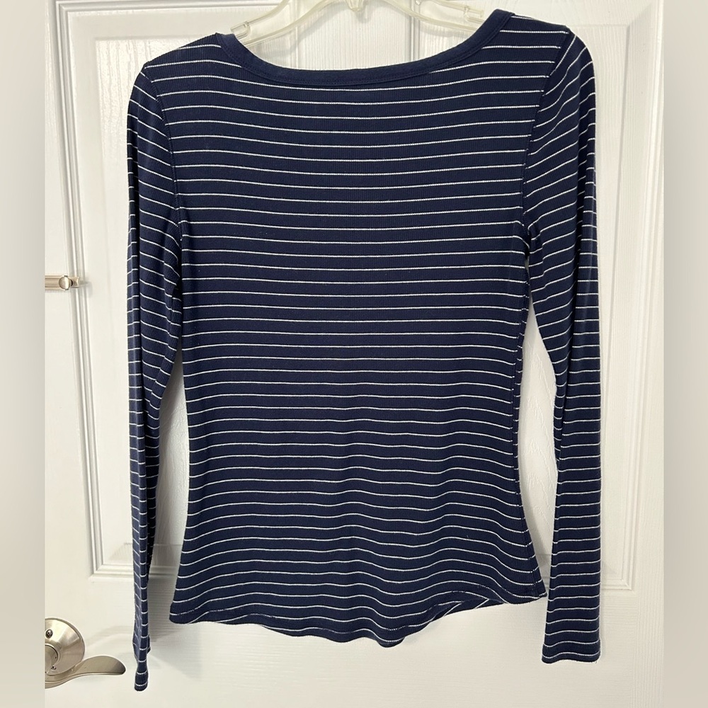 $5 Old Navy Women’s Long Sleeve Striped Knit Top Navy and White Size Small - Picture 4 of 4